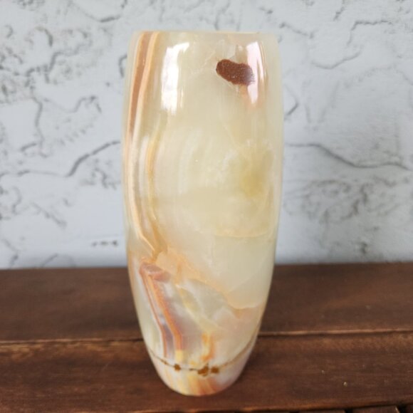 Elegant Natural Onyx Stone Vase 7.3” Polished Multicolor Cream & Amber Veins - Picture 2 of 7